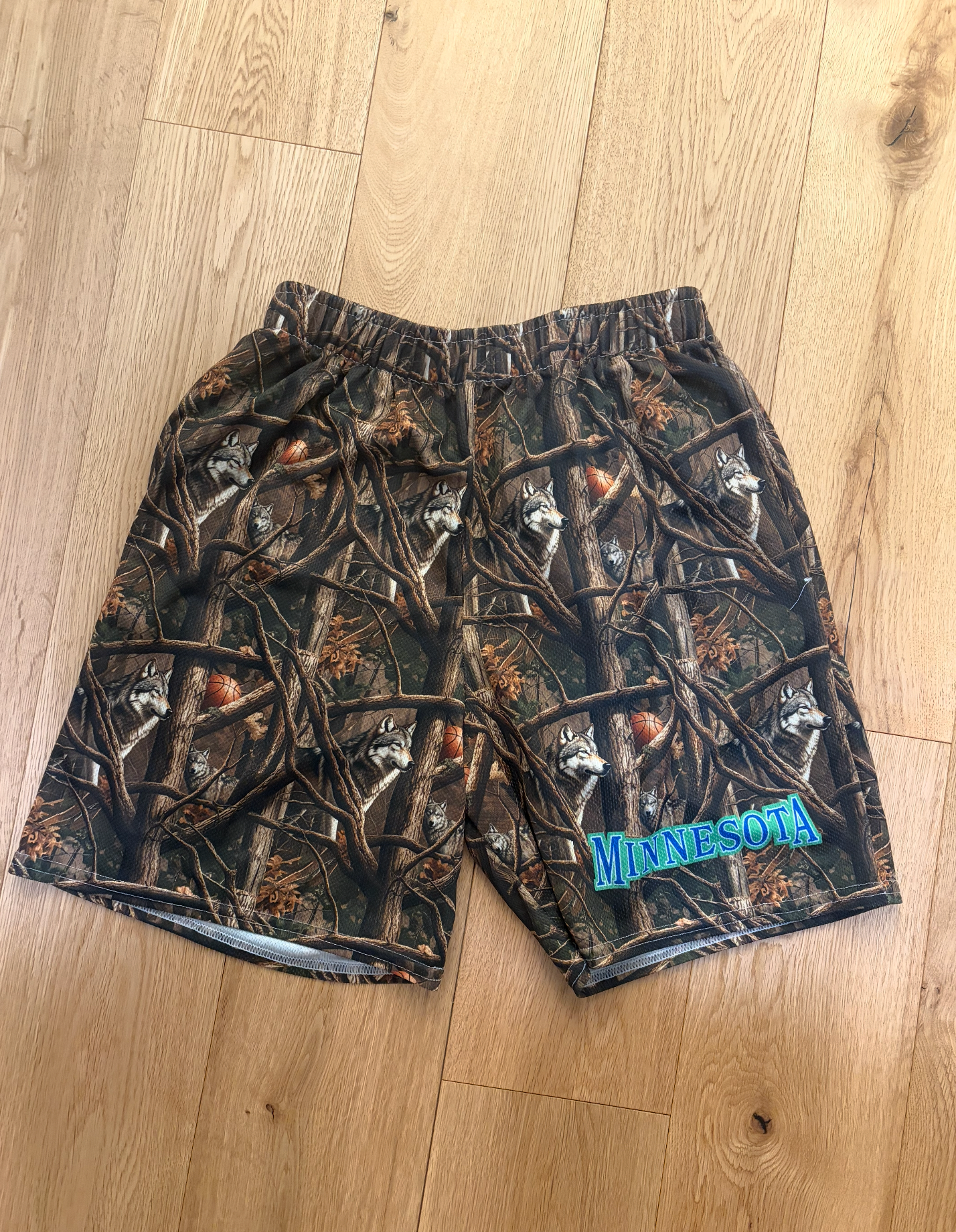 Minnesota Camo Shorts | Medium